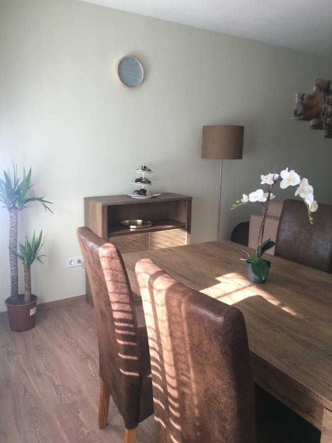 Pisztacia Apartman Lägenhet Eger Exteriör bild