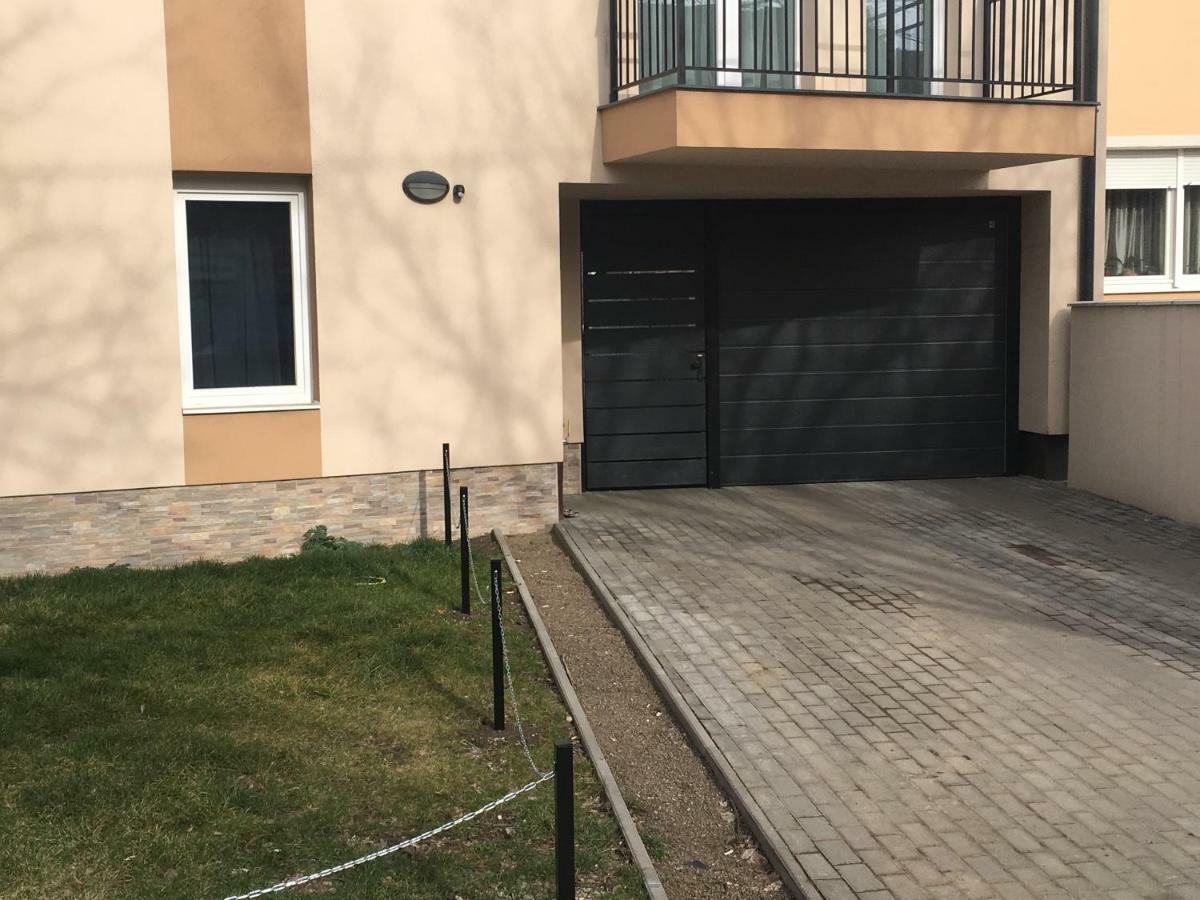 Pisztacia Apartman Lägenhet Eger Exteriör bild