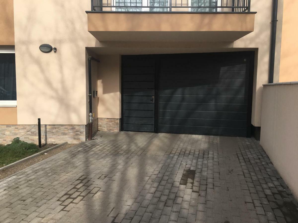 Pisztacia Apartman Lägenhet Eger Exteriör bild
