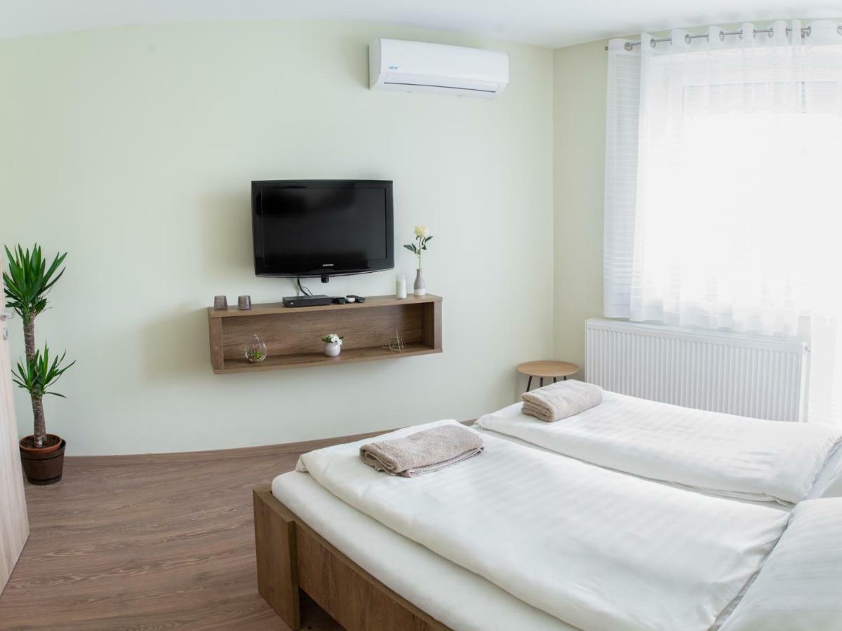 Pisztacia Apartman Lägenhet Eger Exteriör bild