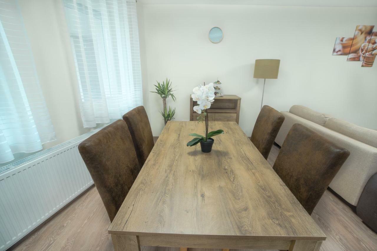 Pisztacia Apartman Lägenhet Eger Exteriör bild