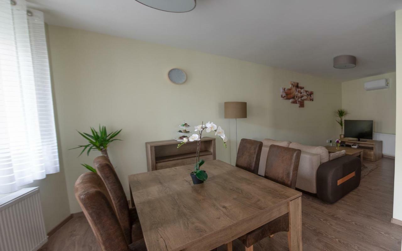 Pisztacia Apartman Lägenhet Eger Exteriör bild