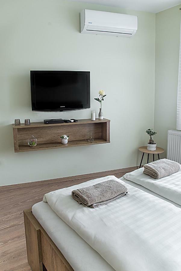 Pisztacia Apartman Lägenhet Eger Exteriör bild