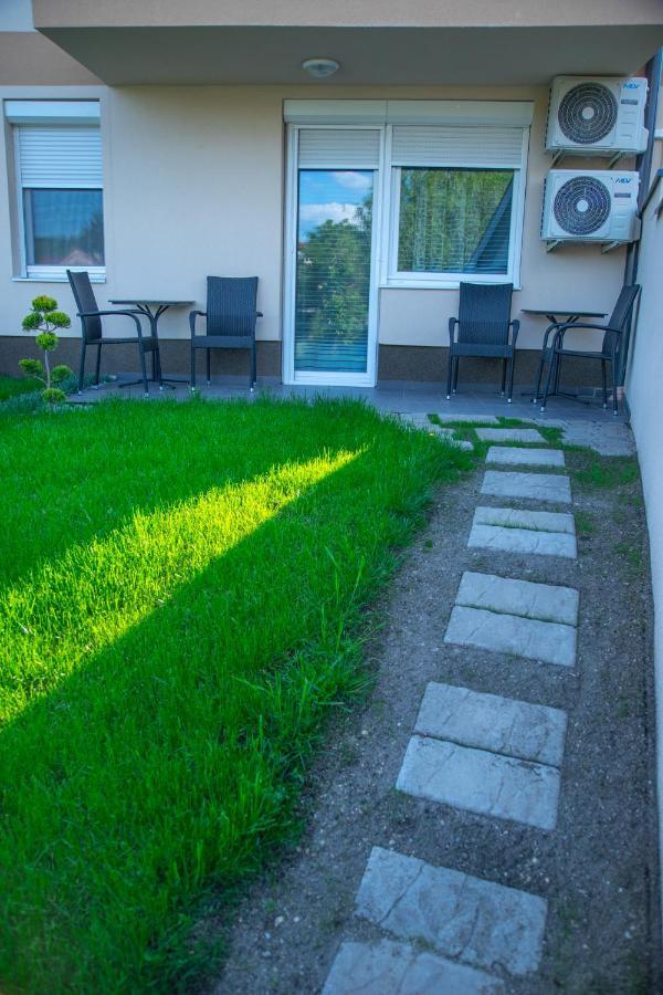 Pisztacia Apartman Lägenhet Eger Exteriör bild