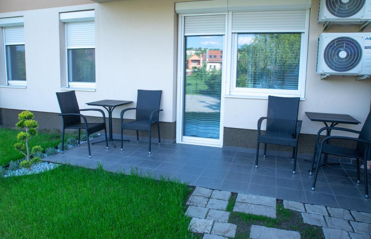 Pisztacia Apartman Lägenhet Eger Exteriör bild